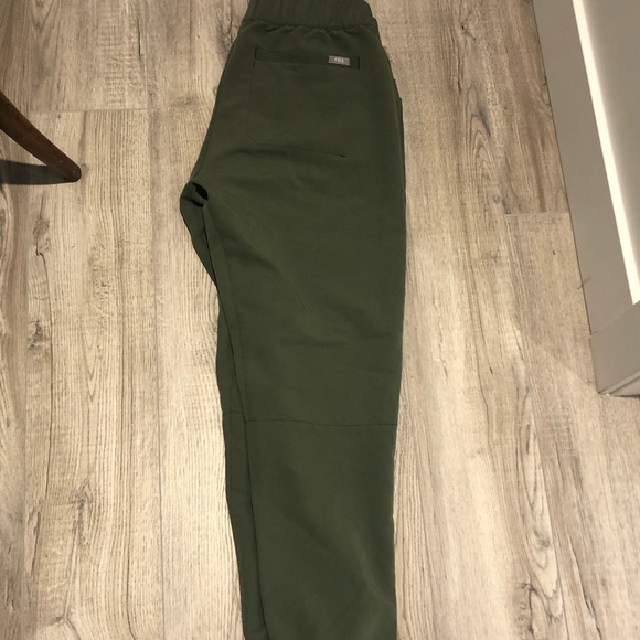 Figs joggers cargo moss 5 pockets - Picture 3 of 4